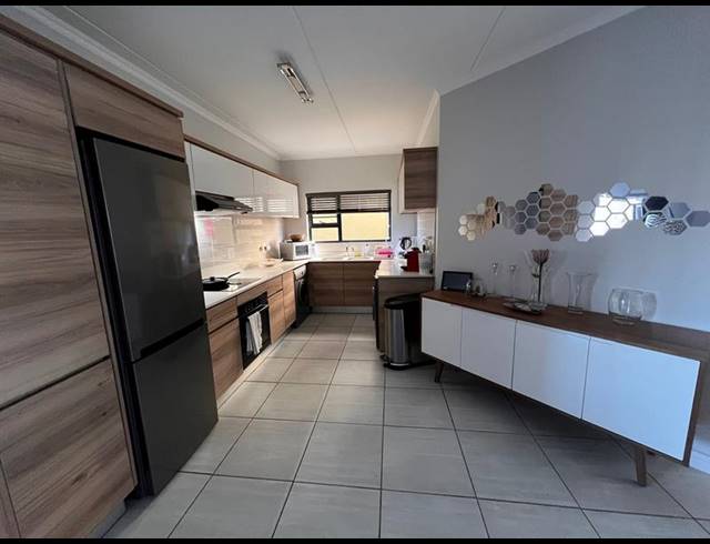 3 BEDROOM APARTMENT FOR SALE IN WATERFALL